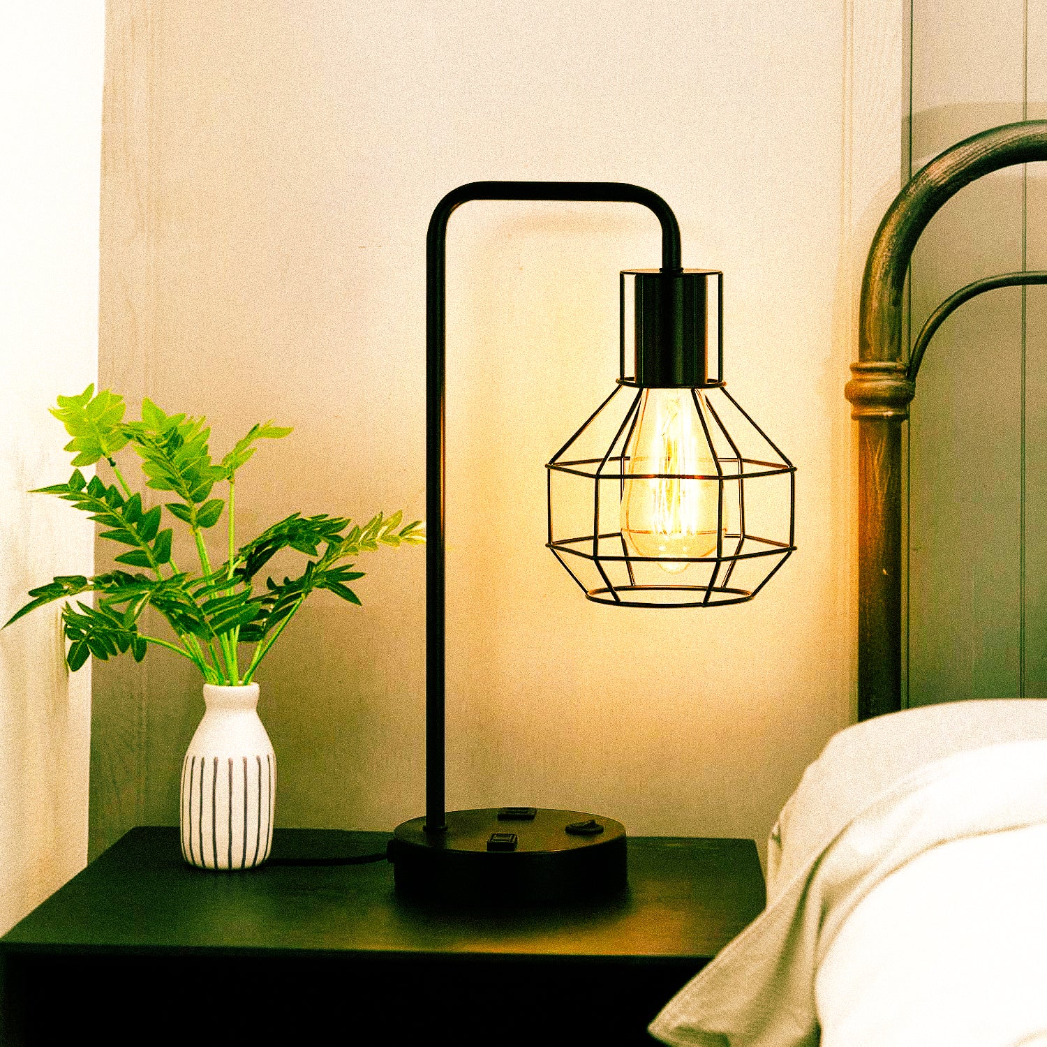 Arvid Industrial USB Table Lamp